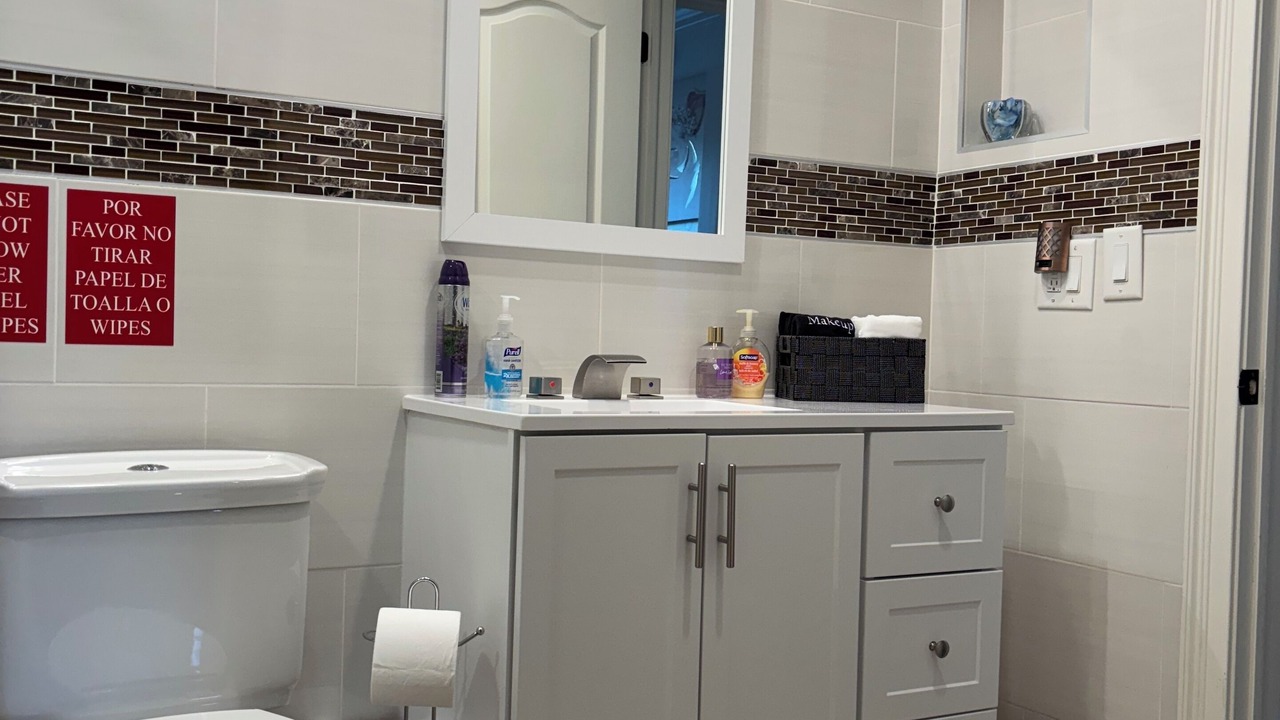 Photo of Bathroom in Englewood Park