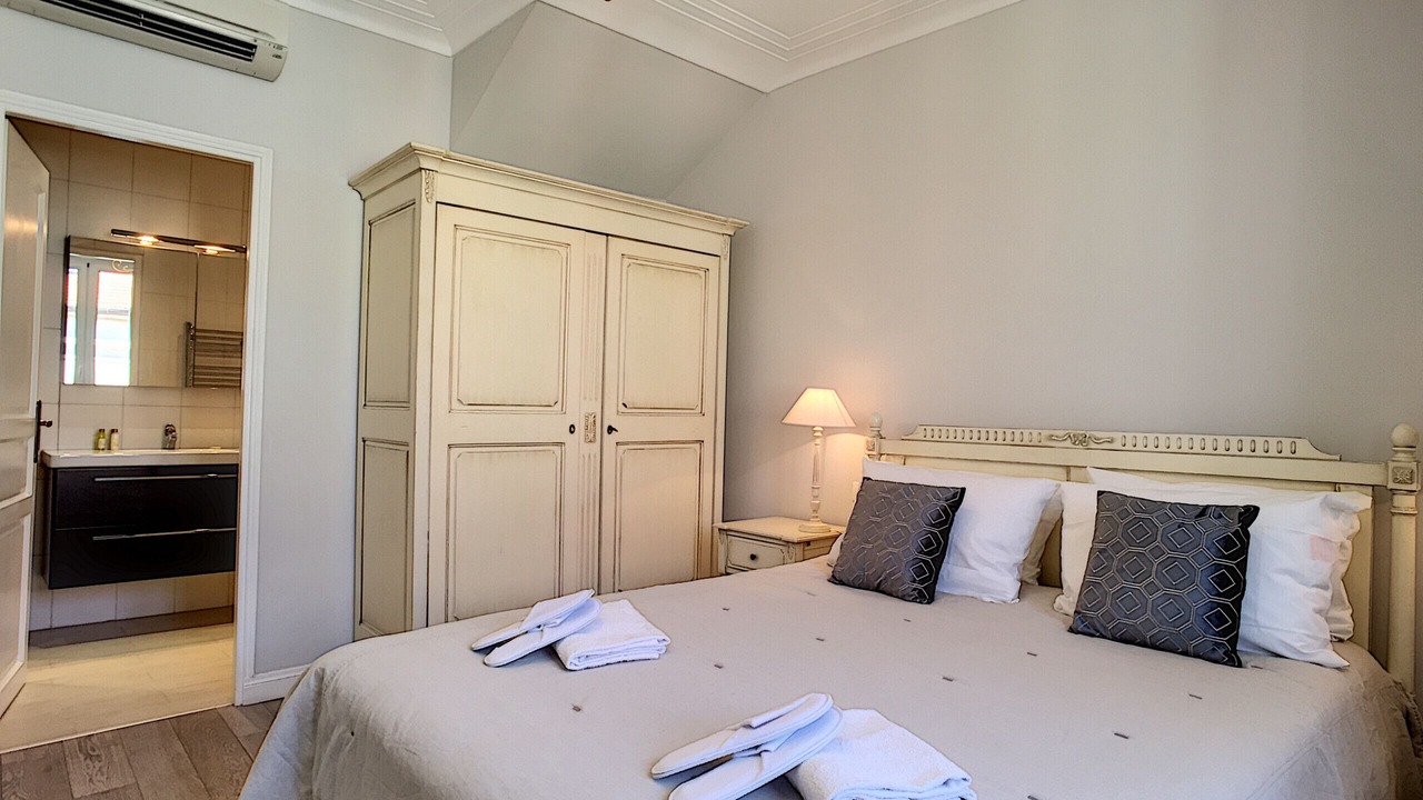 Photo of Bedroom in Jean-Medecin