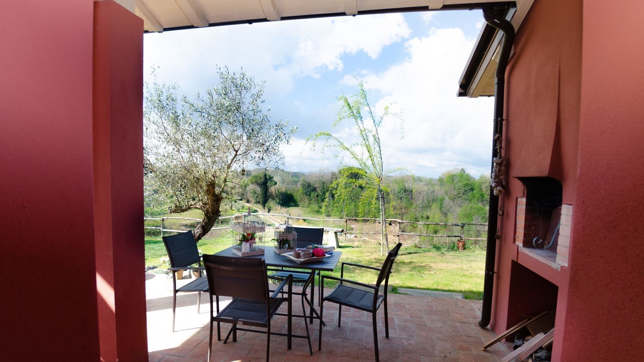 Photo of Patio Balcony in Lari