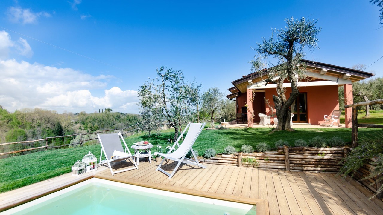 Photo of Patio Balcony in Lari