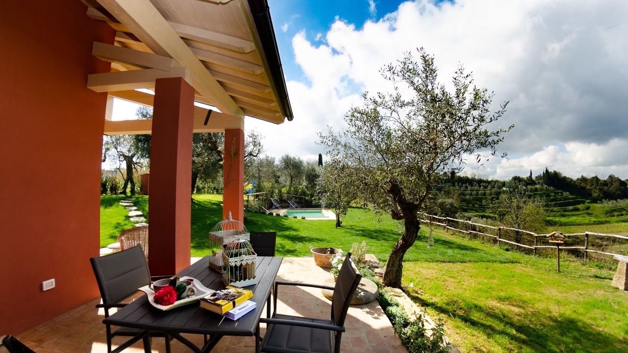 Photo of Patio Balcony in Lari