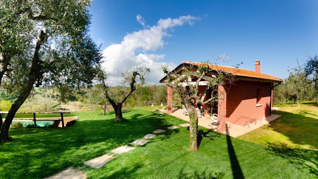 Photo of Patio Balcony in Lari