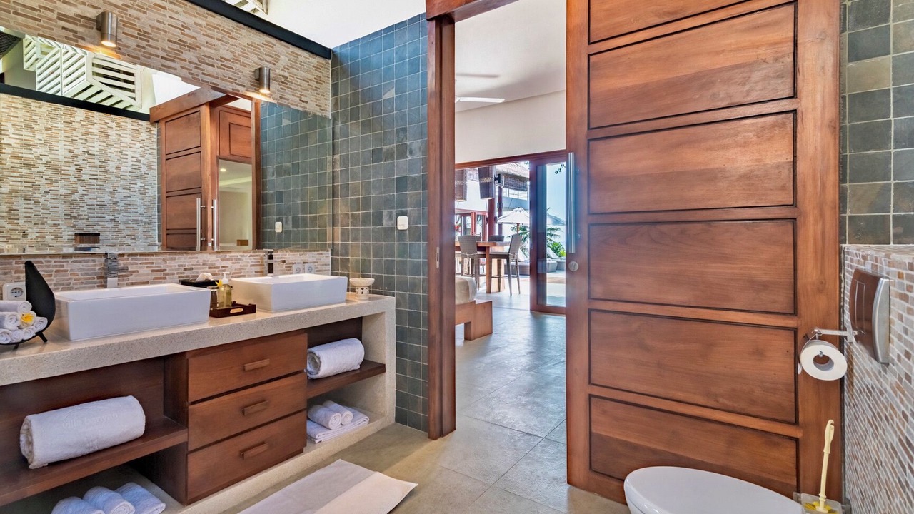 Photo of Bathroom in Umeanyar