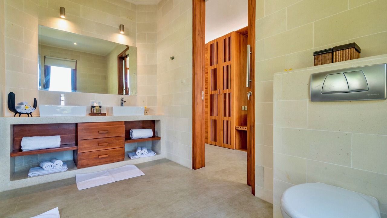 Photo of Bathroom in Umeanyar