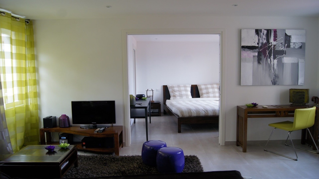 Photo of Bedroom in Cannes City Centre