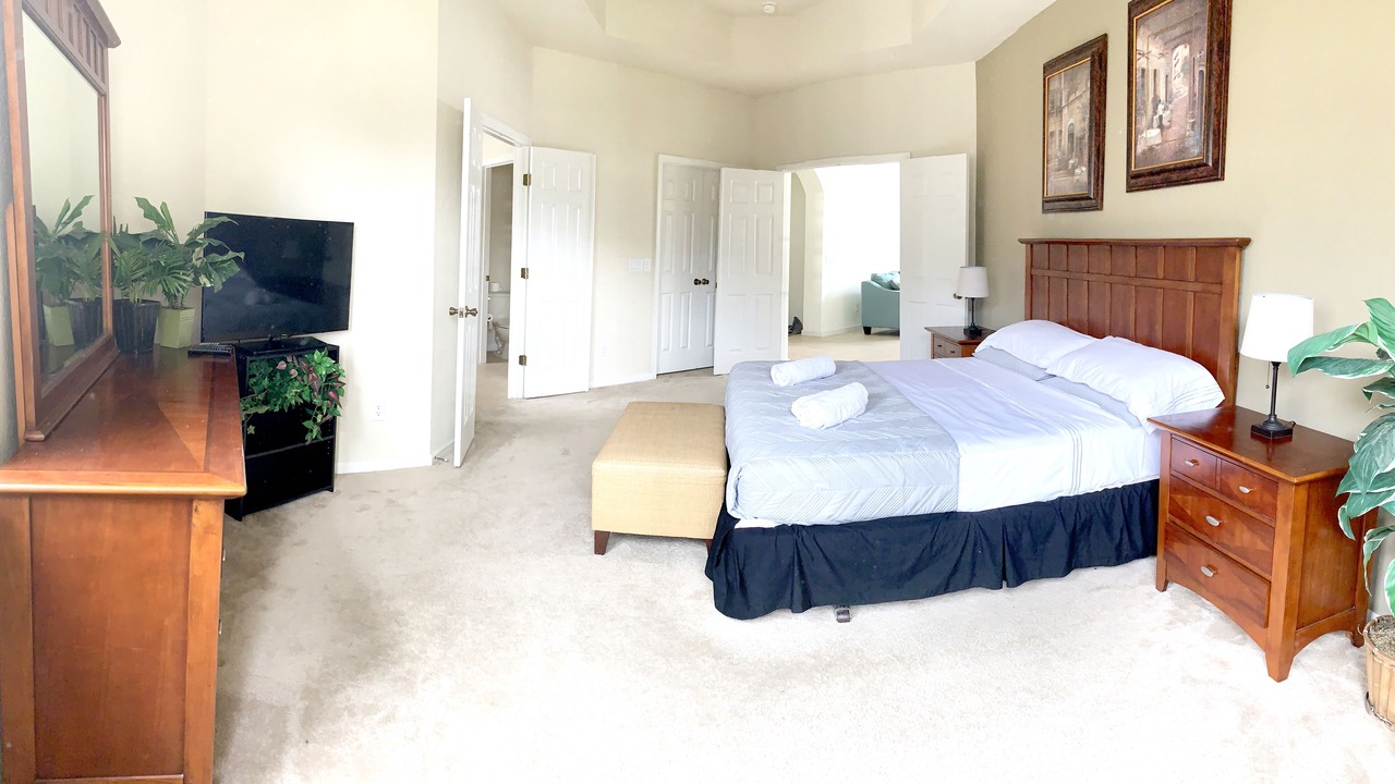 Photo of Bedroom in Crescent Lakes