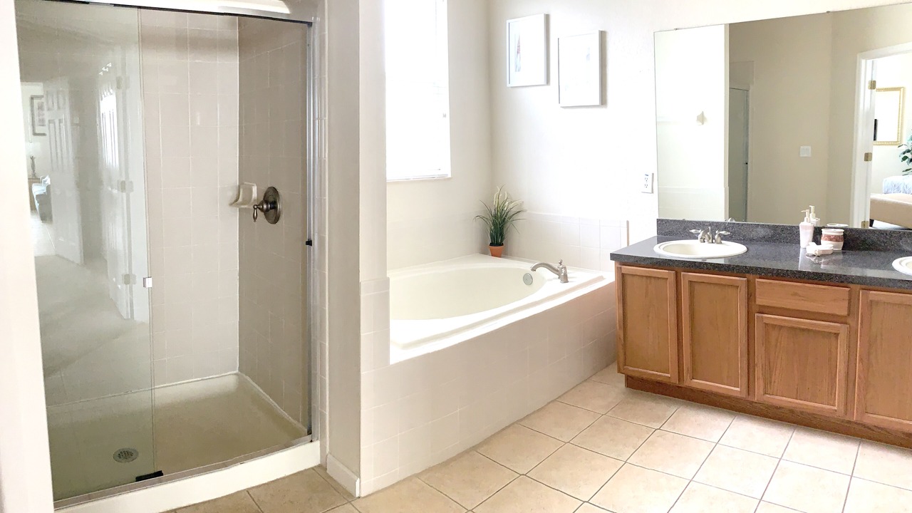 Photo of Bathroom in Crescent Lakes