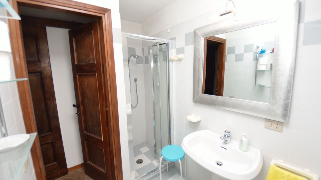 Photo of Bathroom in Gello