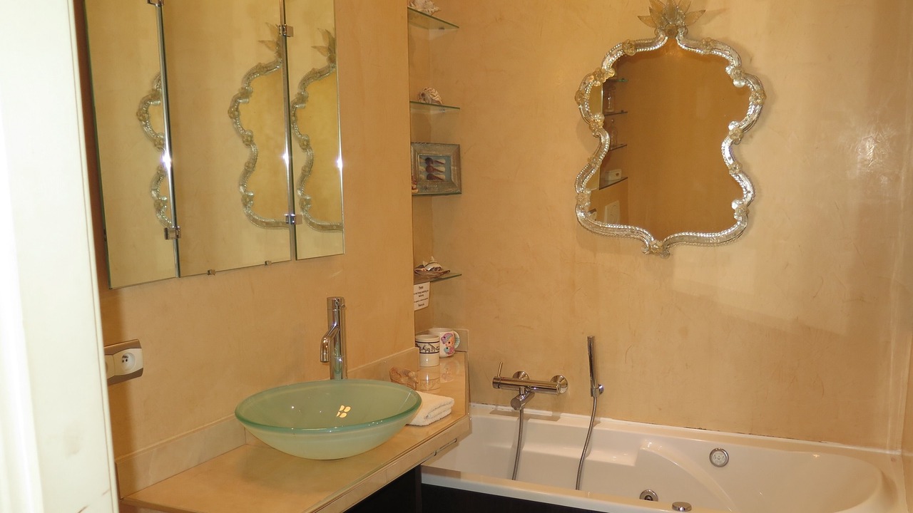 Photo of Bathroom in California - Pezou