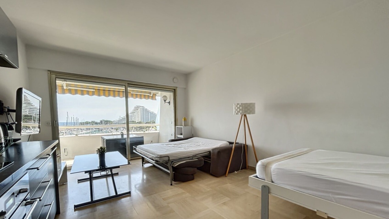 Photo of Bedroom in Villeneuve Loubet Beach