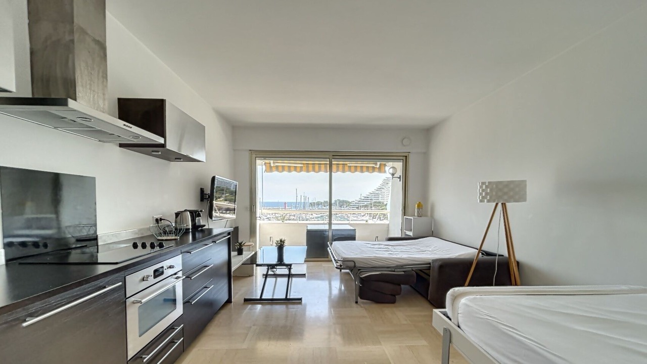 Photo of Bedroom in Villeneuve Loubet Beach
