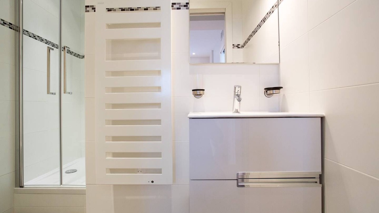 Photo of Bedroom in Cannes City Centre