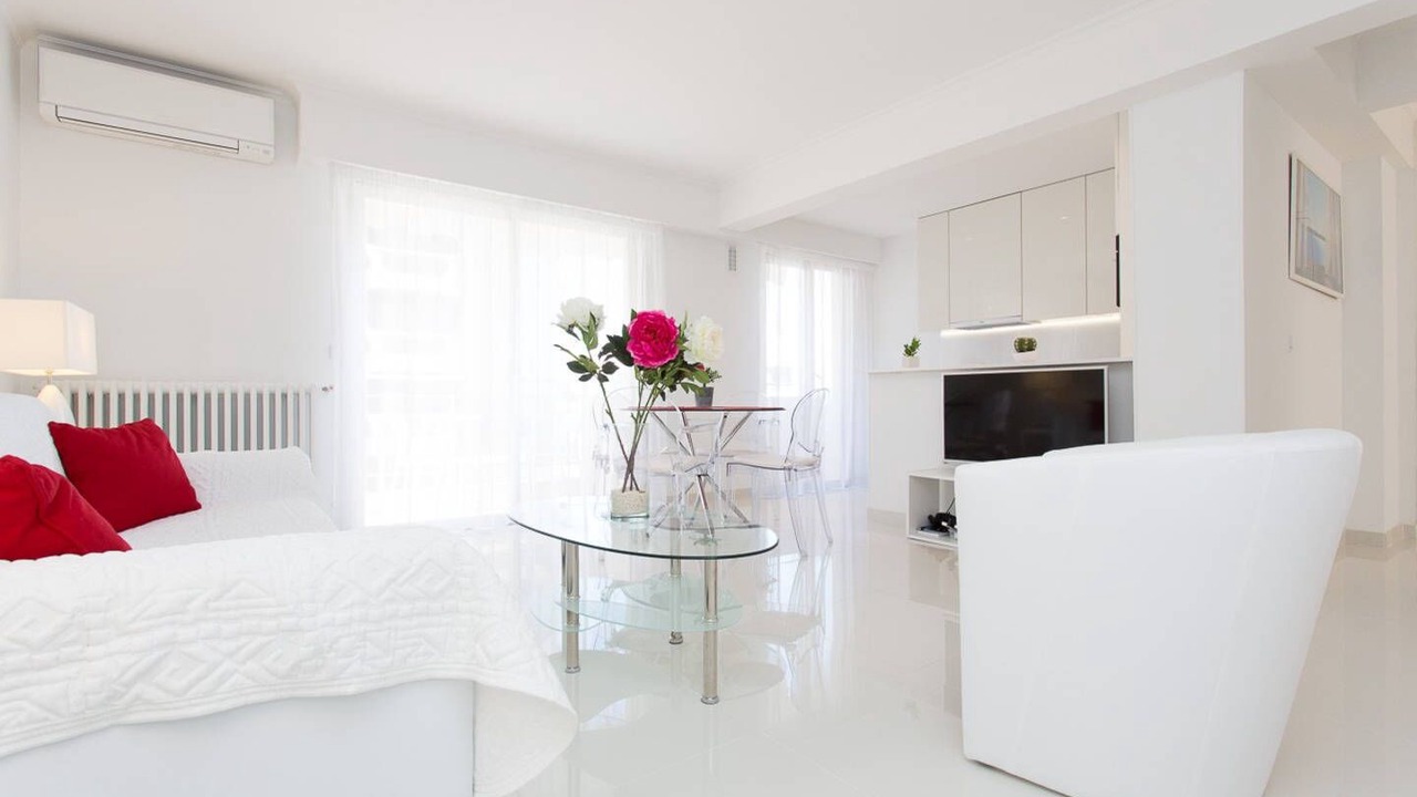 Photo of Bedroom in Cannes City Centre