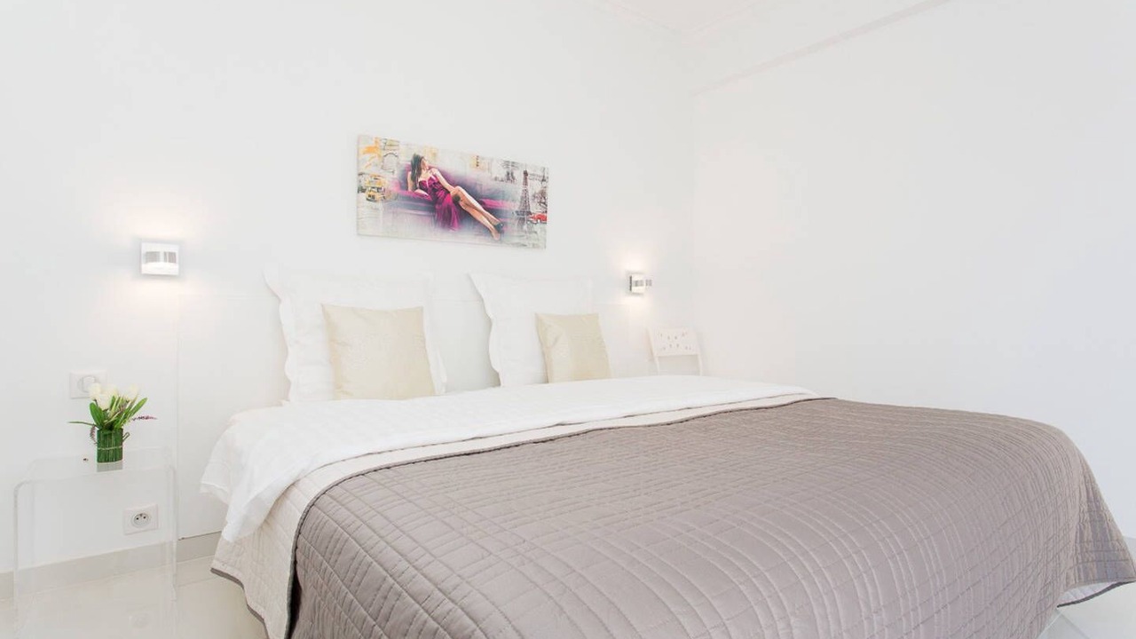 Photo of Bedroom in Cannes City Centre