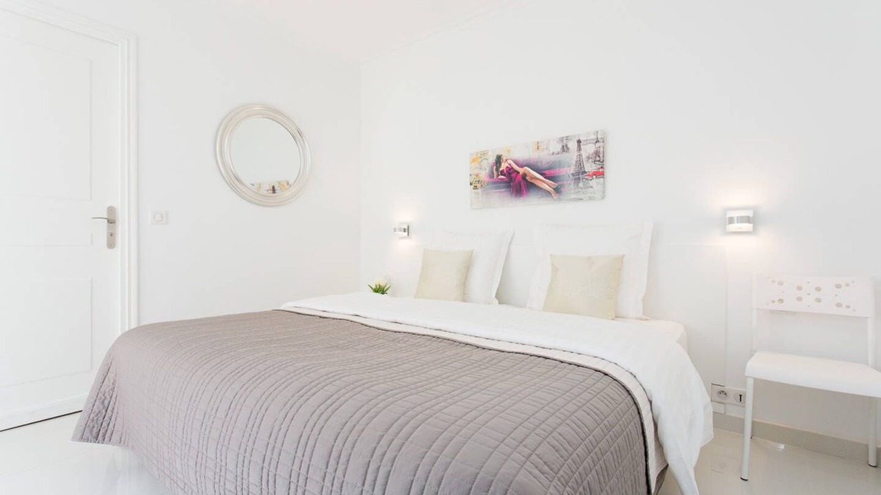 Photo of Bedroom in Cannes City Centre