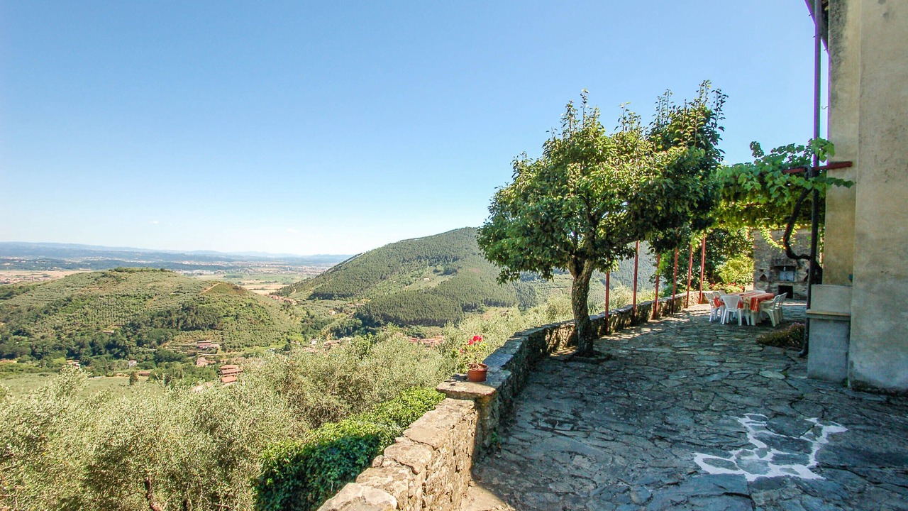Photo of Patio Balcony in Buti