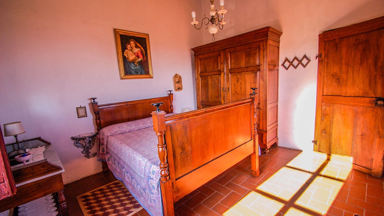 Photo of Bedroom in Buti