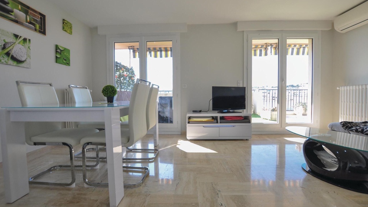 Photo of Bedroom in Prado - Republique