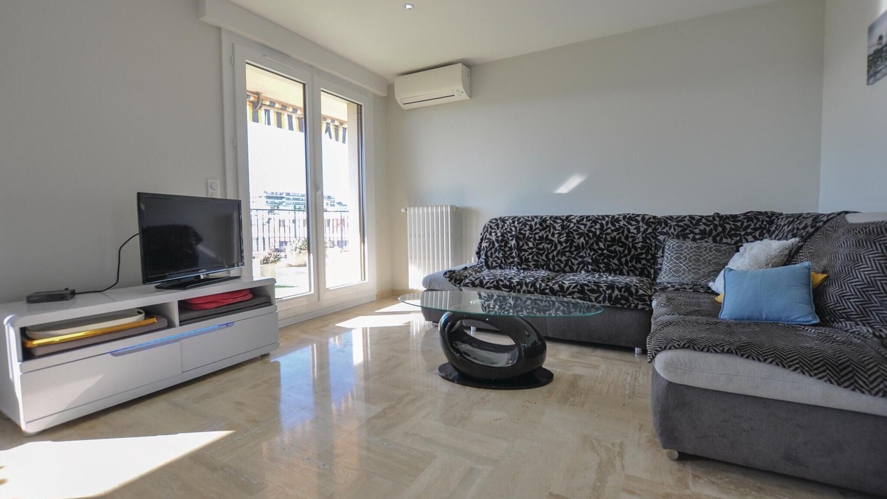 Photo of Bedroom in Prado - Republique