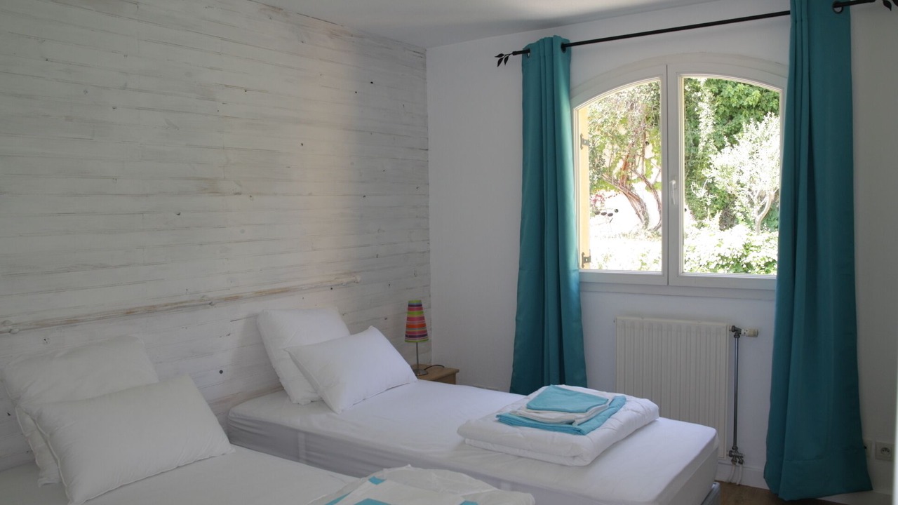 Photo of Bedroom in Mandelieu-La-Napoule