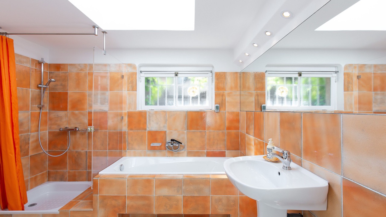 Photo of Bathroom in California - Pezou