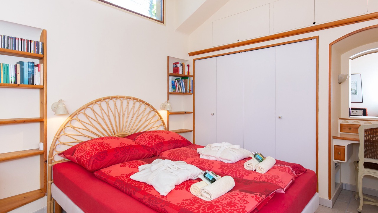 Photo of Bedroom in California - Pezou