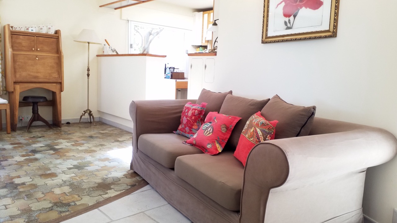 Photo of Livingroom in California - Pezou