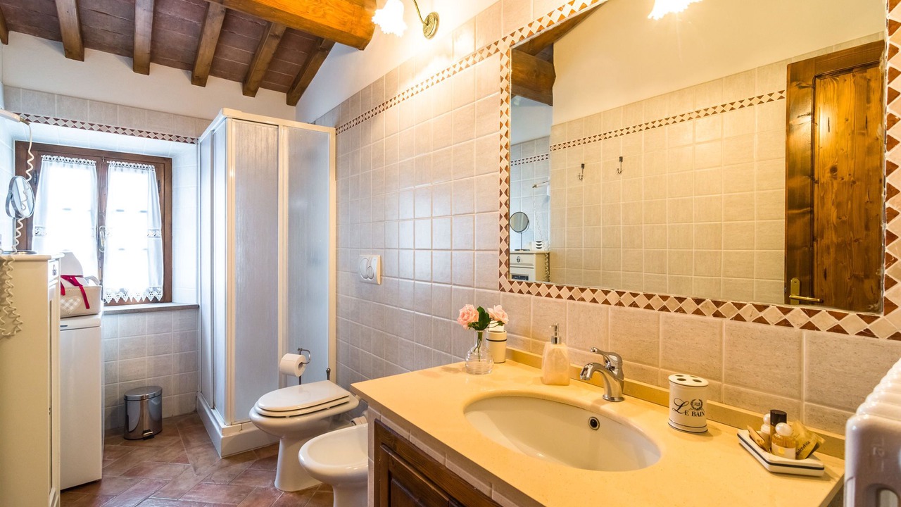 Photo of Bathroom in Orciatico
