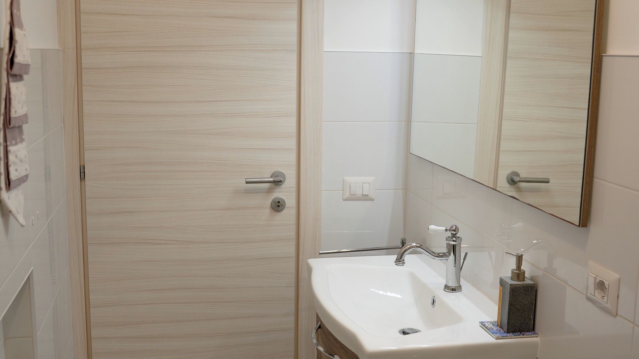 Photo of Bathroom in Esquilino