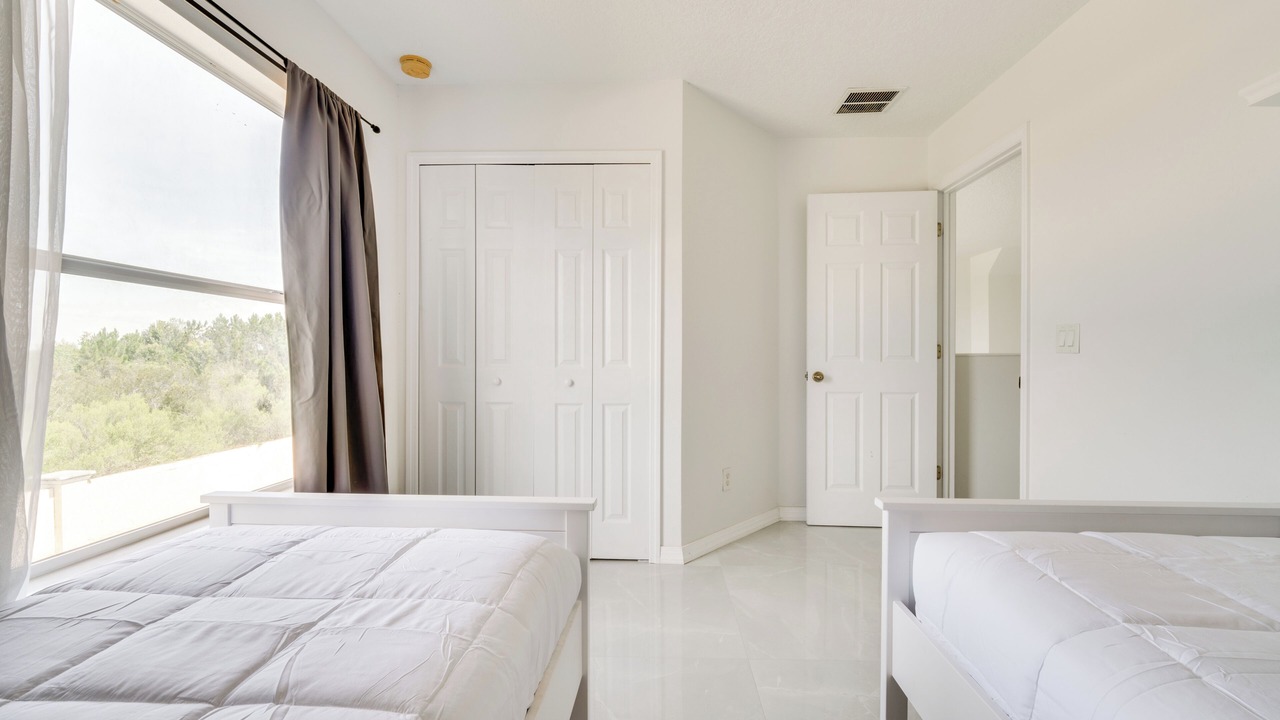 Photo of Bedroom in Crystal Cove