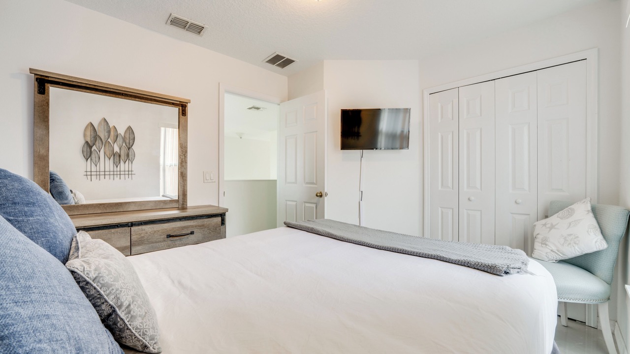 Photo of Bedroom in Crystal Cove