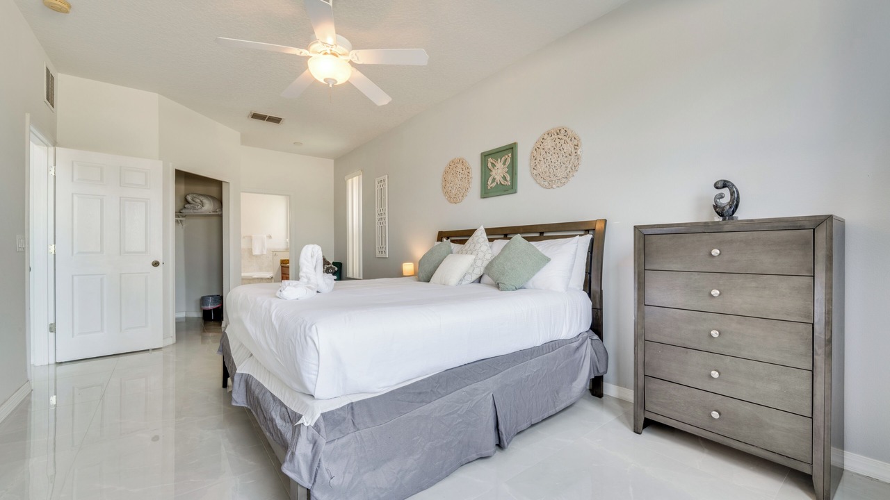 Photo of Bedroom in Crystal Cove