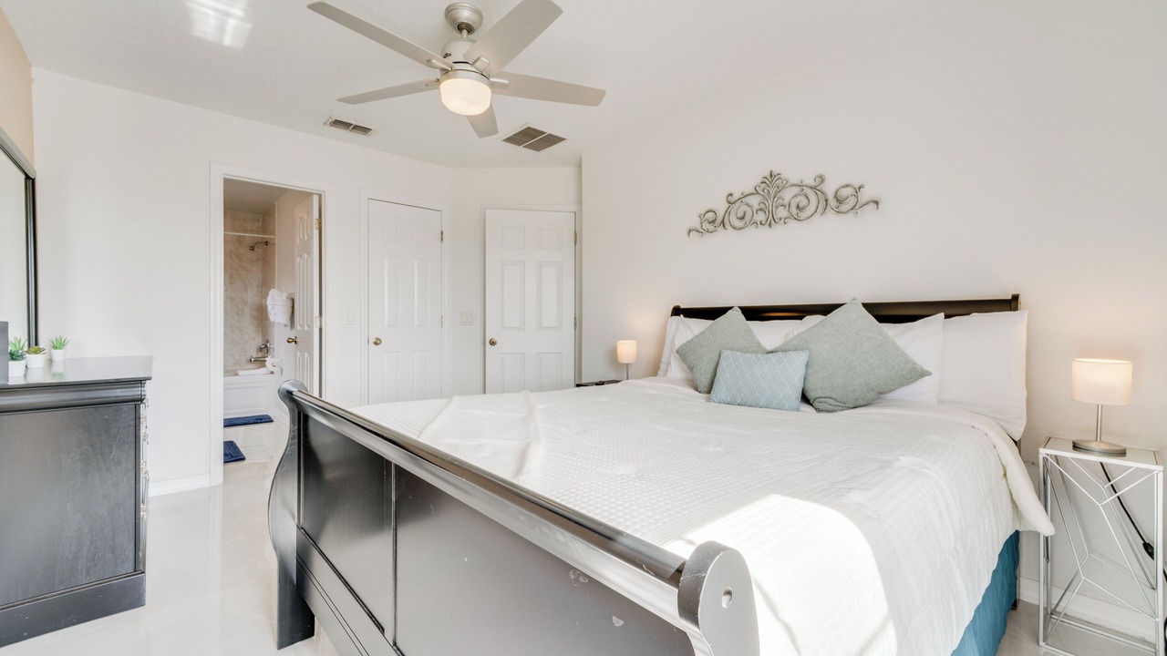 Photo of Bedroom in Crystal Cove