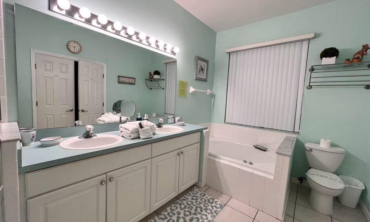 Photo of Bathroom in Sunset Lakes