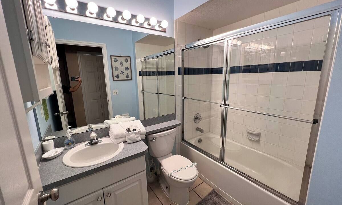 Photo of Bathroom in Sunset Lakes