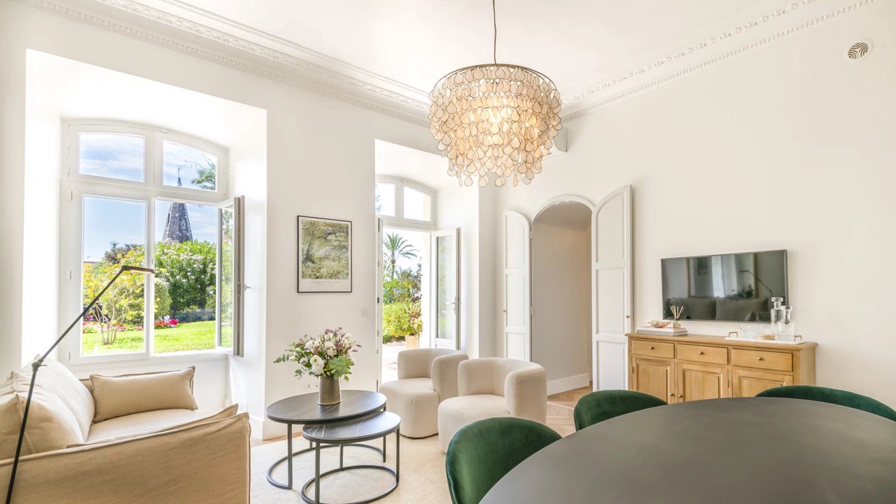 Photo of Livingroom in California - Pezou