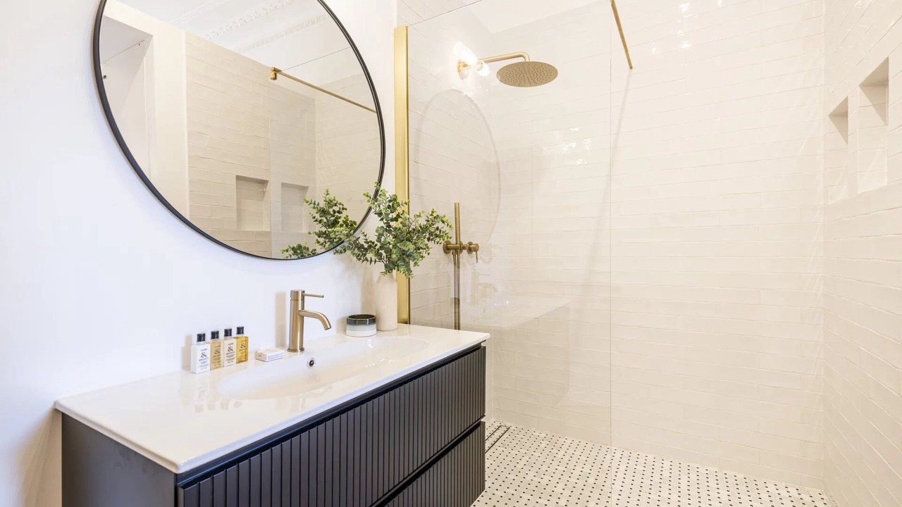 Photo of Bathroom in California - Pezou