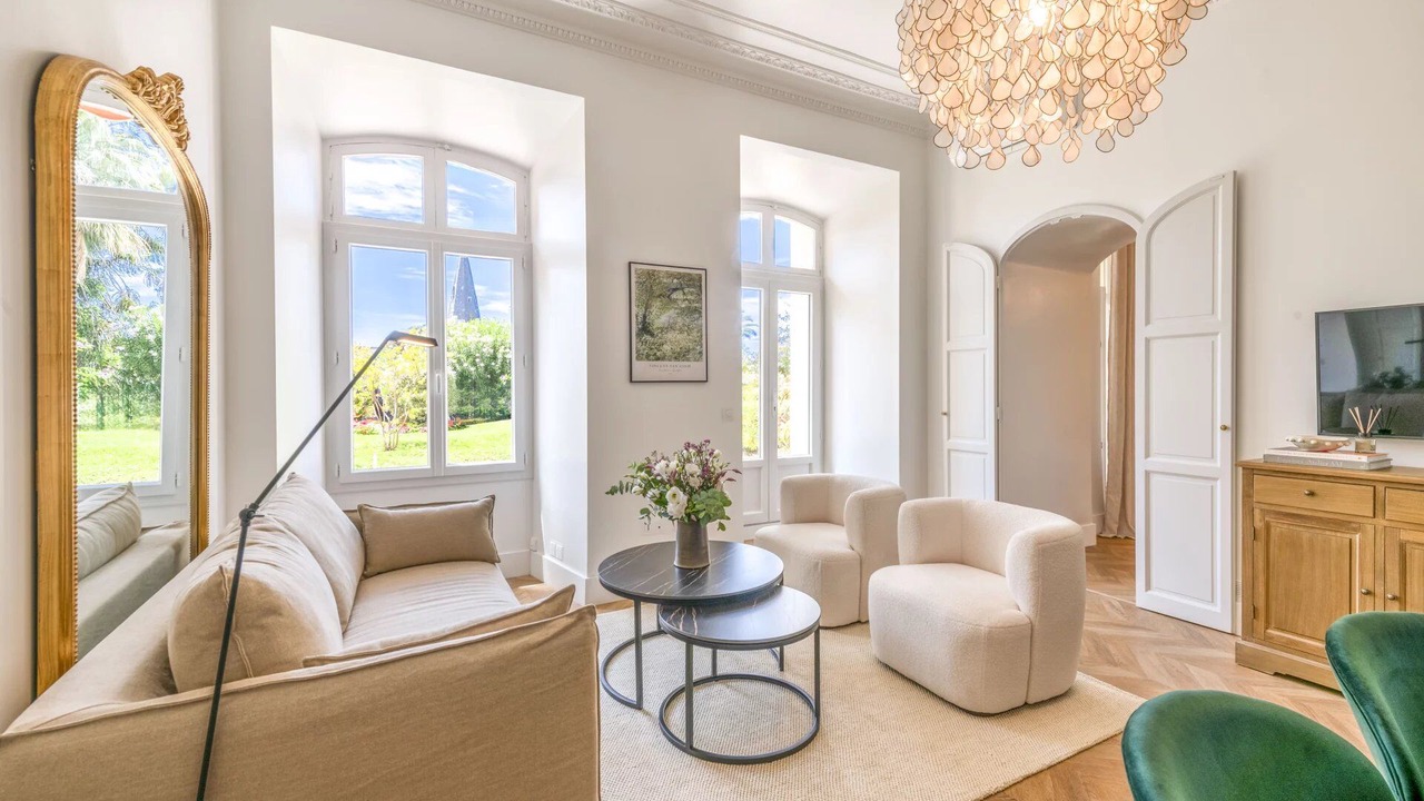 Photo of Livingroom in California - Pezou