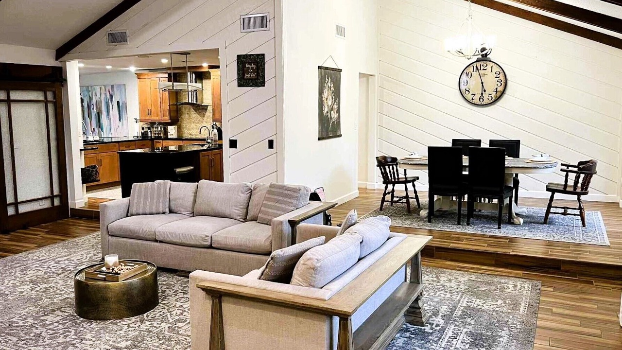 Photo of Livingroom in Longwood
