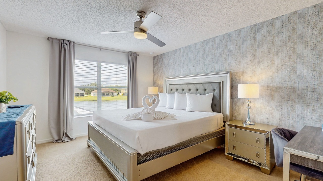 Photo of Bedroom in Crescent Lakes