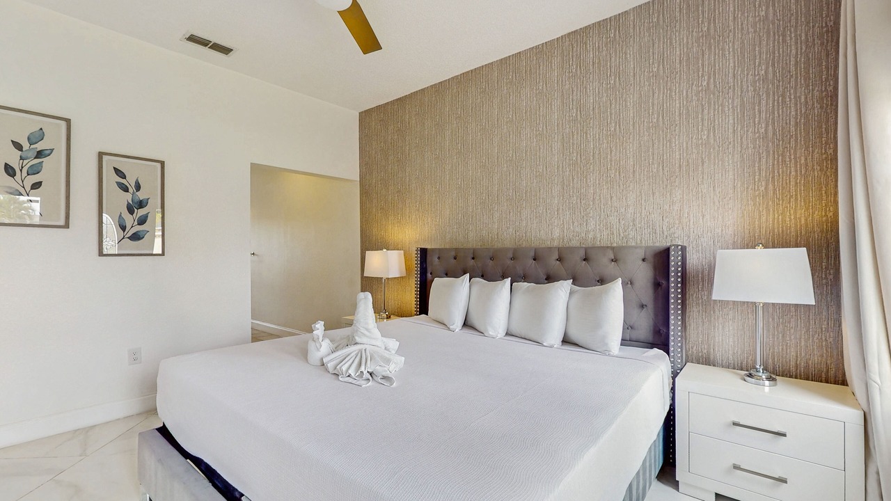 Photo of Bedroom in Crescent Lakes