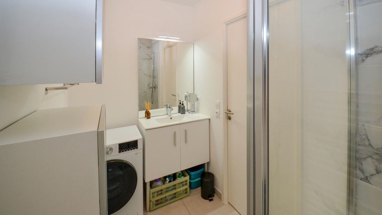 Photo of Bathroom in Riou - Petit Juas - Av de Grasse