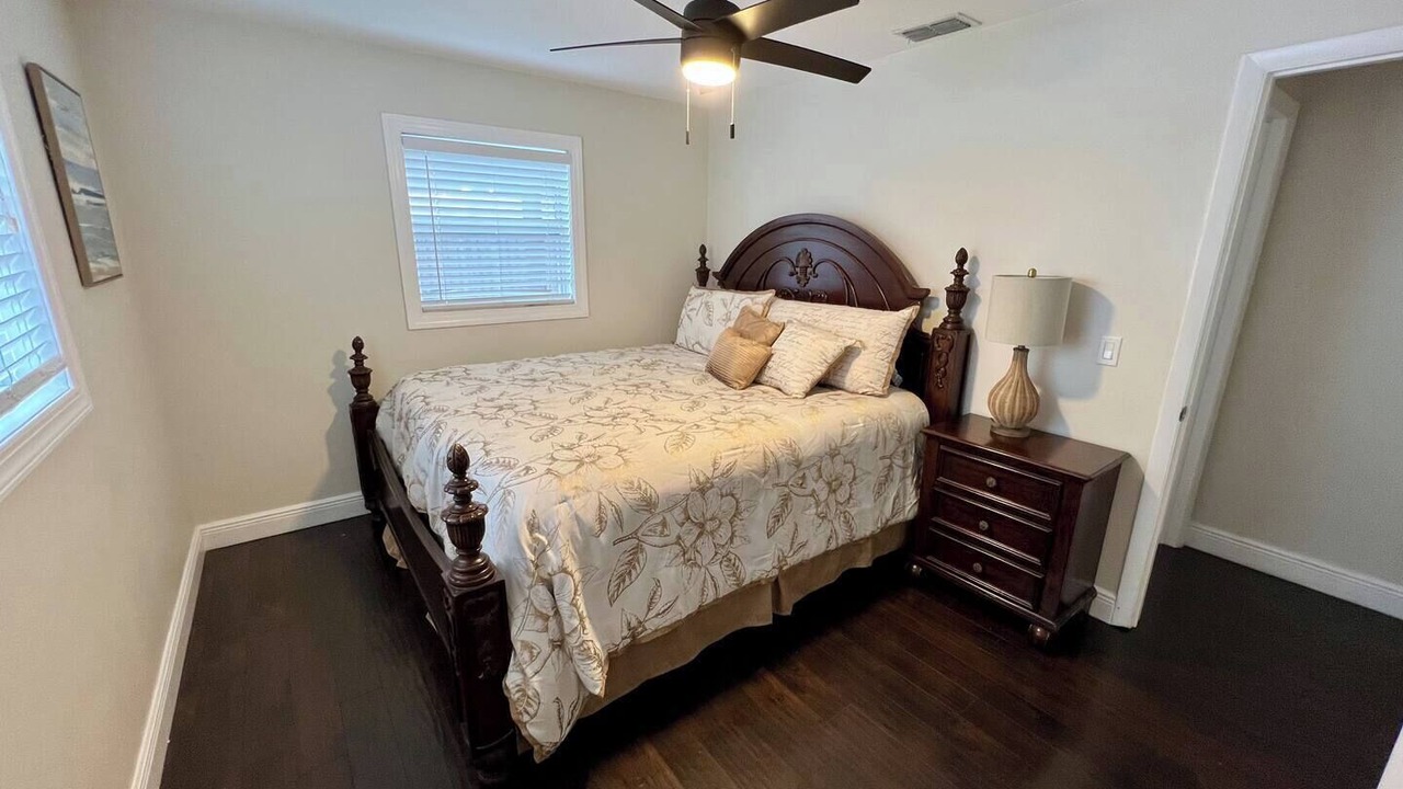 Photo of Bedroom in Azalea Park