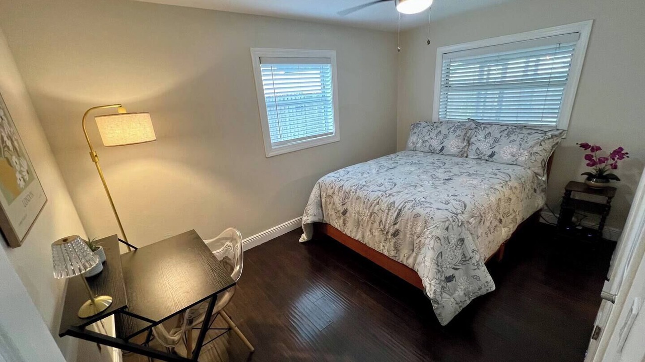 Photo of Bedroom in Azalea Park