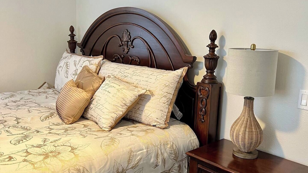 Photo of Bedroom in Azalea Park