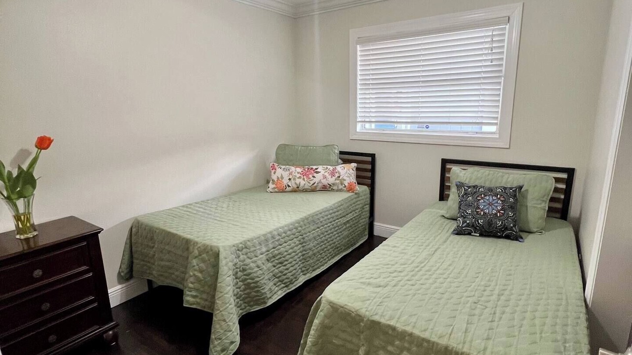 Photo of Bedroom in Azalea Park