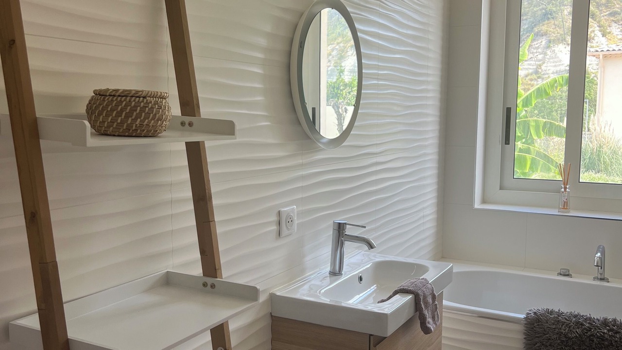 Photo of Bathroom in Contes
