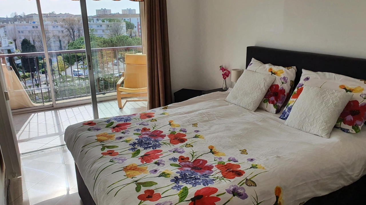 Photo of Bedroom in Mandelieu-La-Napoule