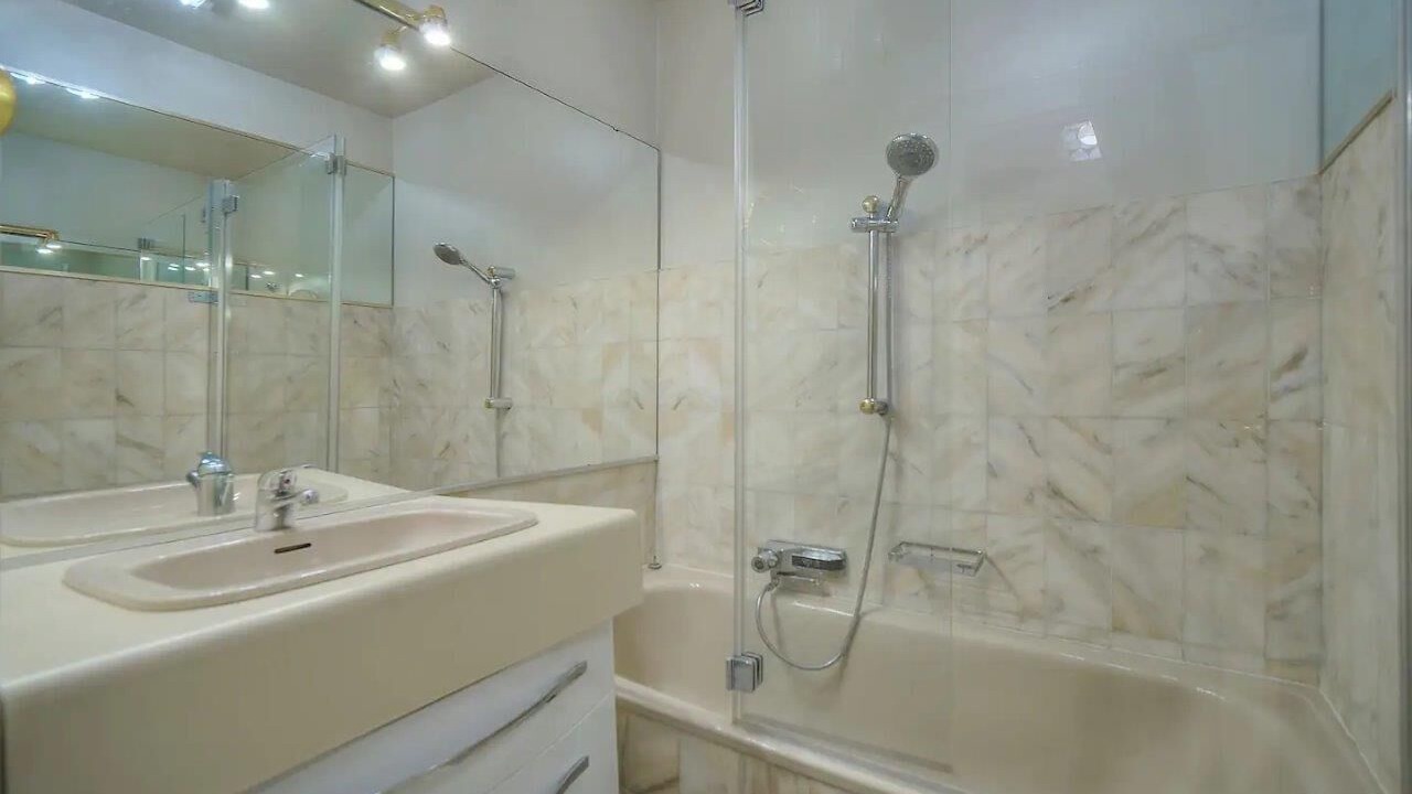 Photo of Bathroom in Carnot