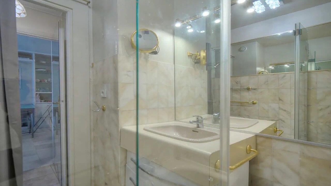 Photo of Bathroom in Carnot